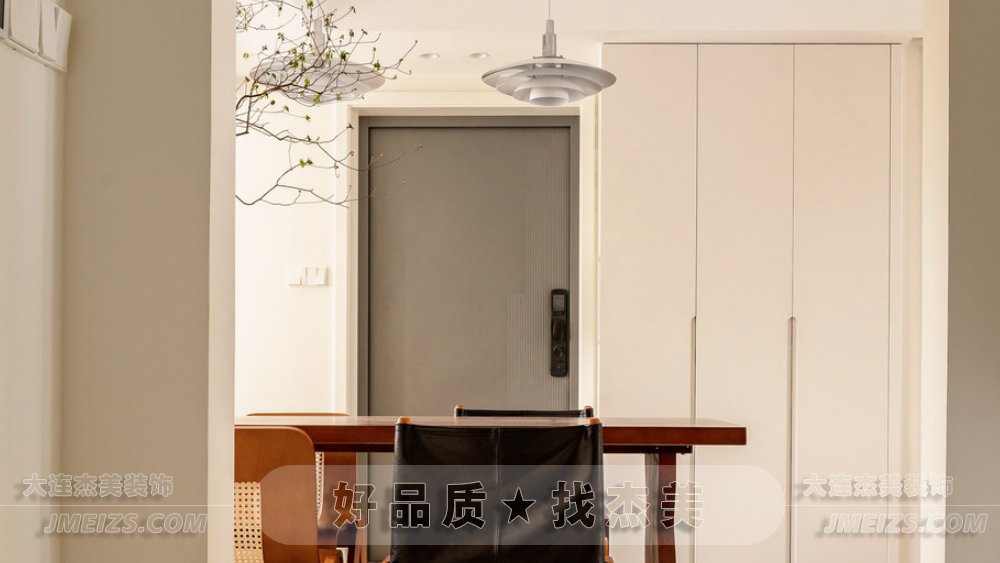 大连装修潮流趋势之现代自然/胡桃元气奶油暖白A玄关客厅-大连k1体育装饰官网
